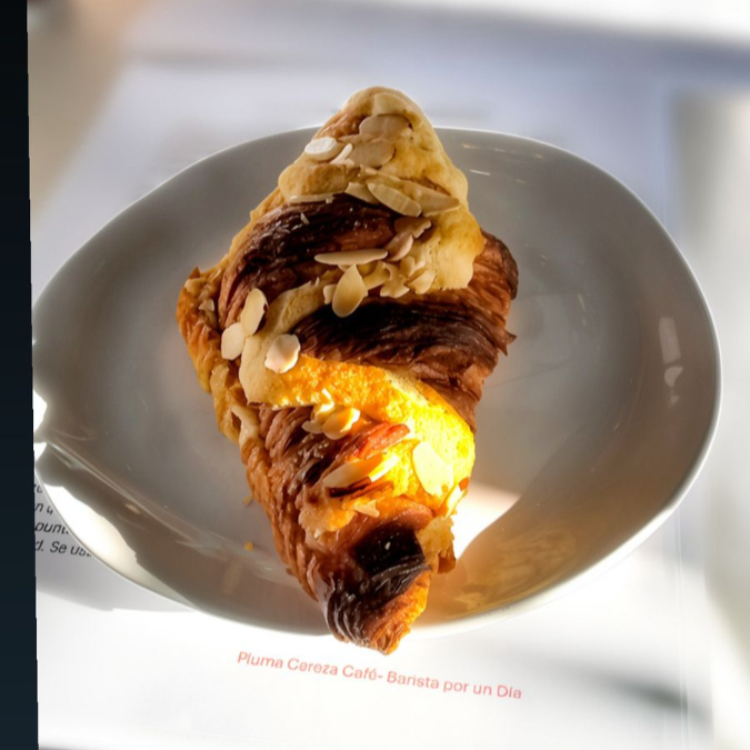 Croissant Relleno Almendras