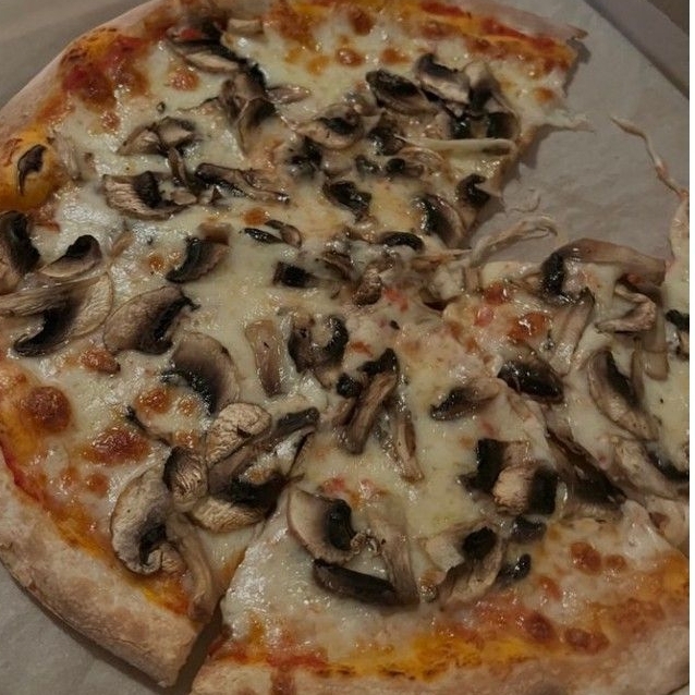 Pequeña pollo y champiñones