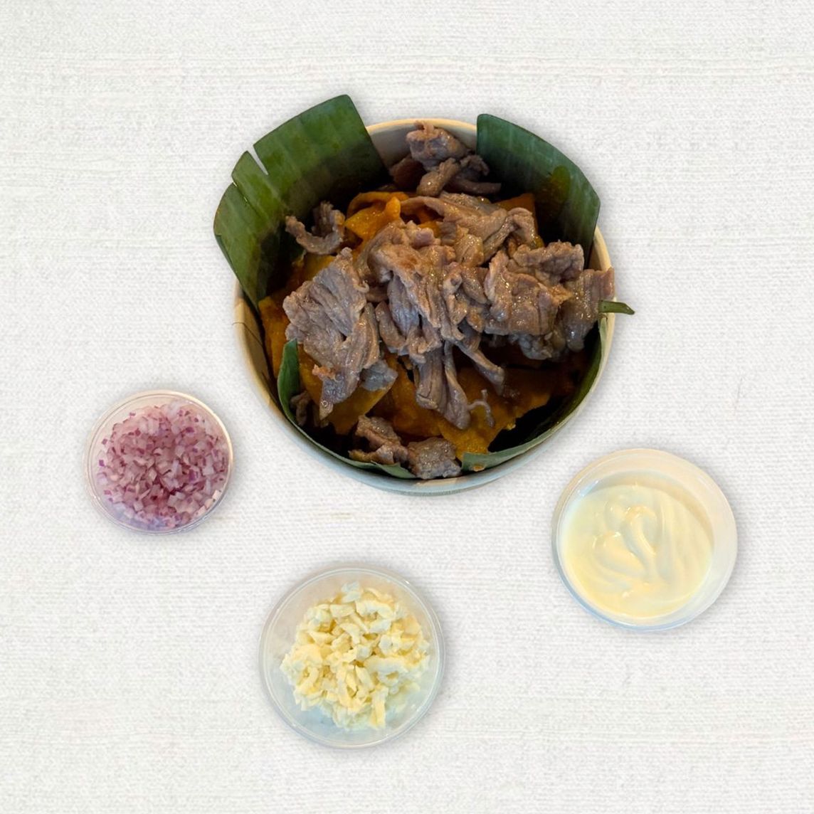 Chilaquiles rojos con cecina