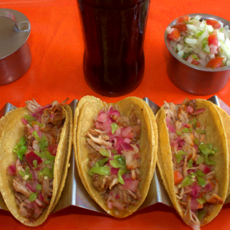 3 Tacos de cochinita con un toque de frijol