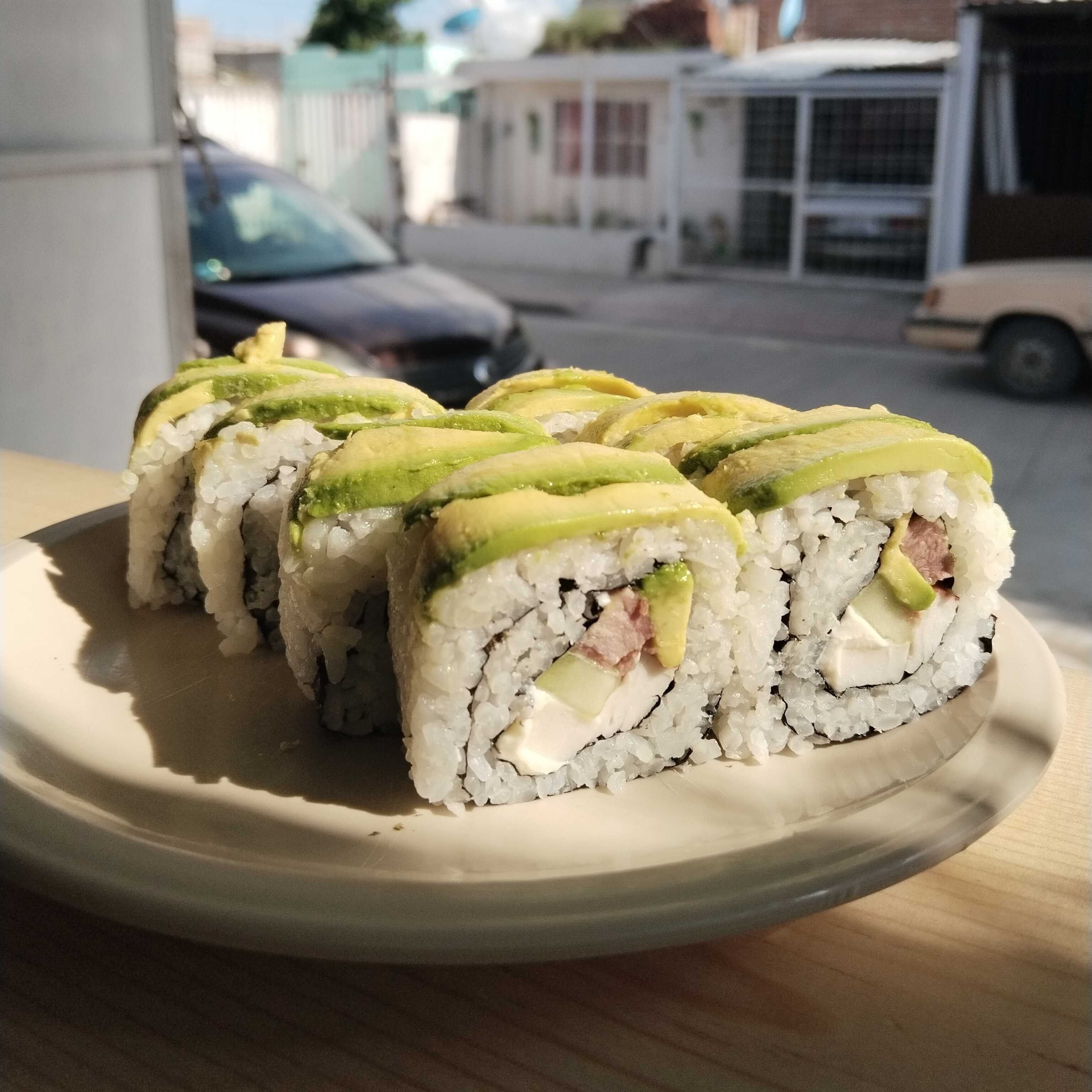 Aguacate Roll
