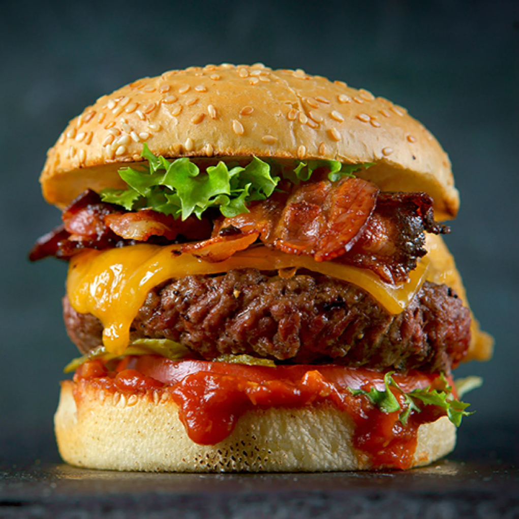 Pão Bola, Carne, Calabresa, Ovo, Salada e Batata Palha
