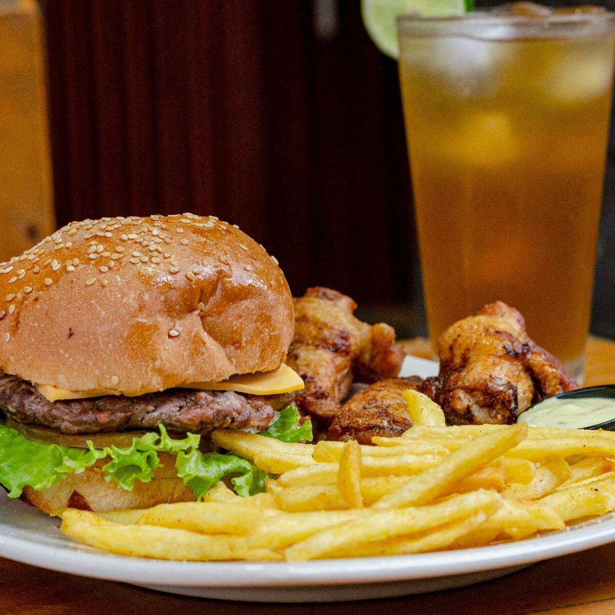 Clasica + Alitas + Papas + Te