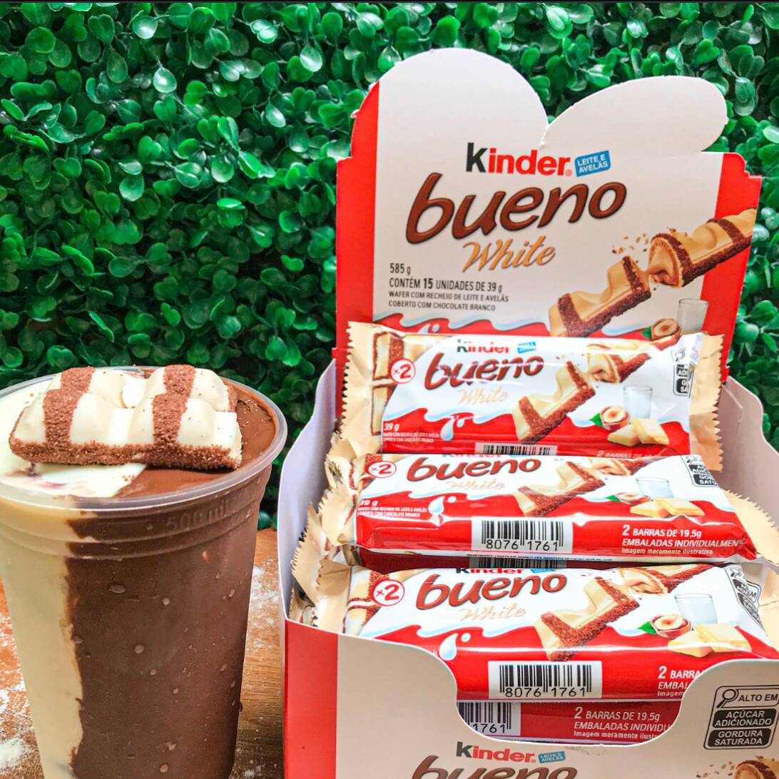Açaí cremoso batido no ponto certo, com Nutella, leite em pó e pedaços generosos de Kinder Bueno. Montado em camadas e preparado na hora pra chegar gelado e cremoso.