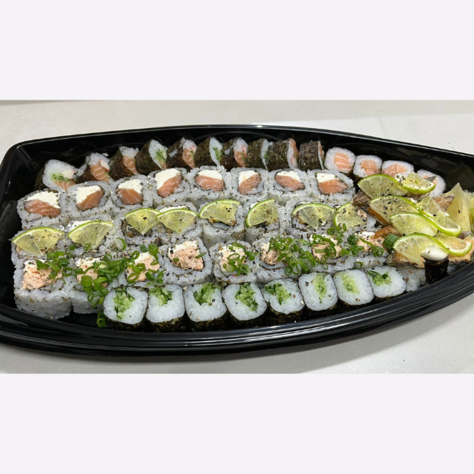 8 Hot Filadélfia (brinde) + 8 Uramaki Filadélfia + 8 Uramaki Skin + 8 Uramaki Pate de Salmão + 10 Futomaki Salmão + 8 Hossomaki Pepino + 4 Hossomaki Salmão + 4 Niguiri Skin