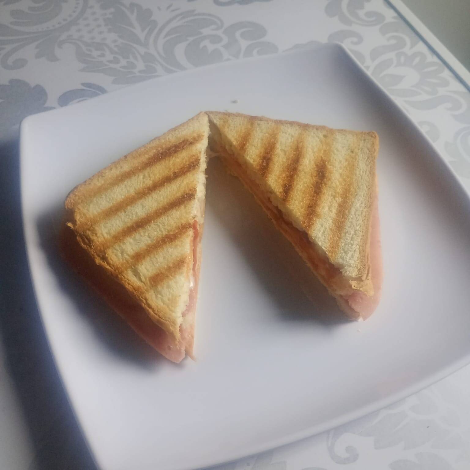 Sándwich jamón y queso