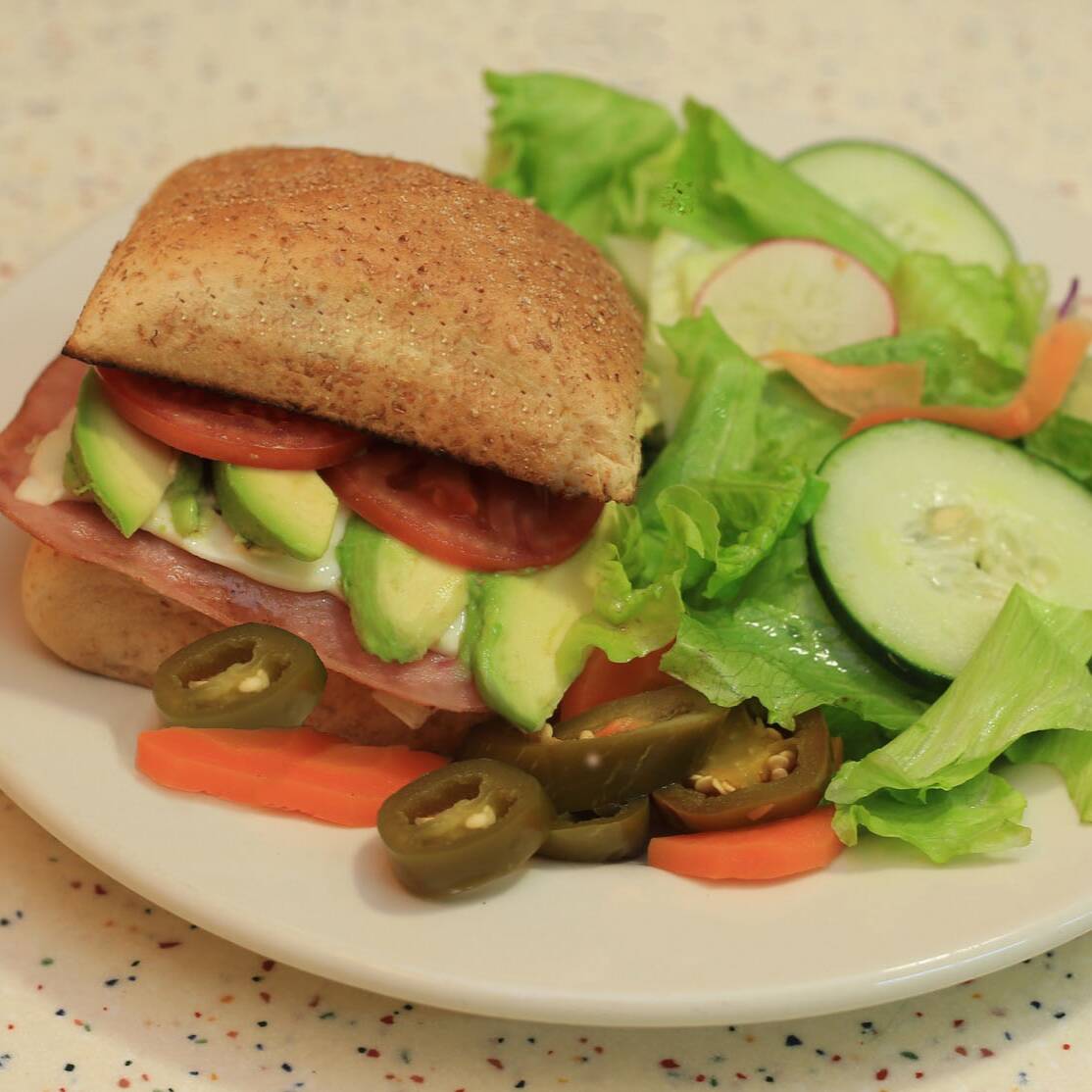 Panini de Jamón con Agua de Jamaica 500 Ml