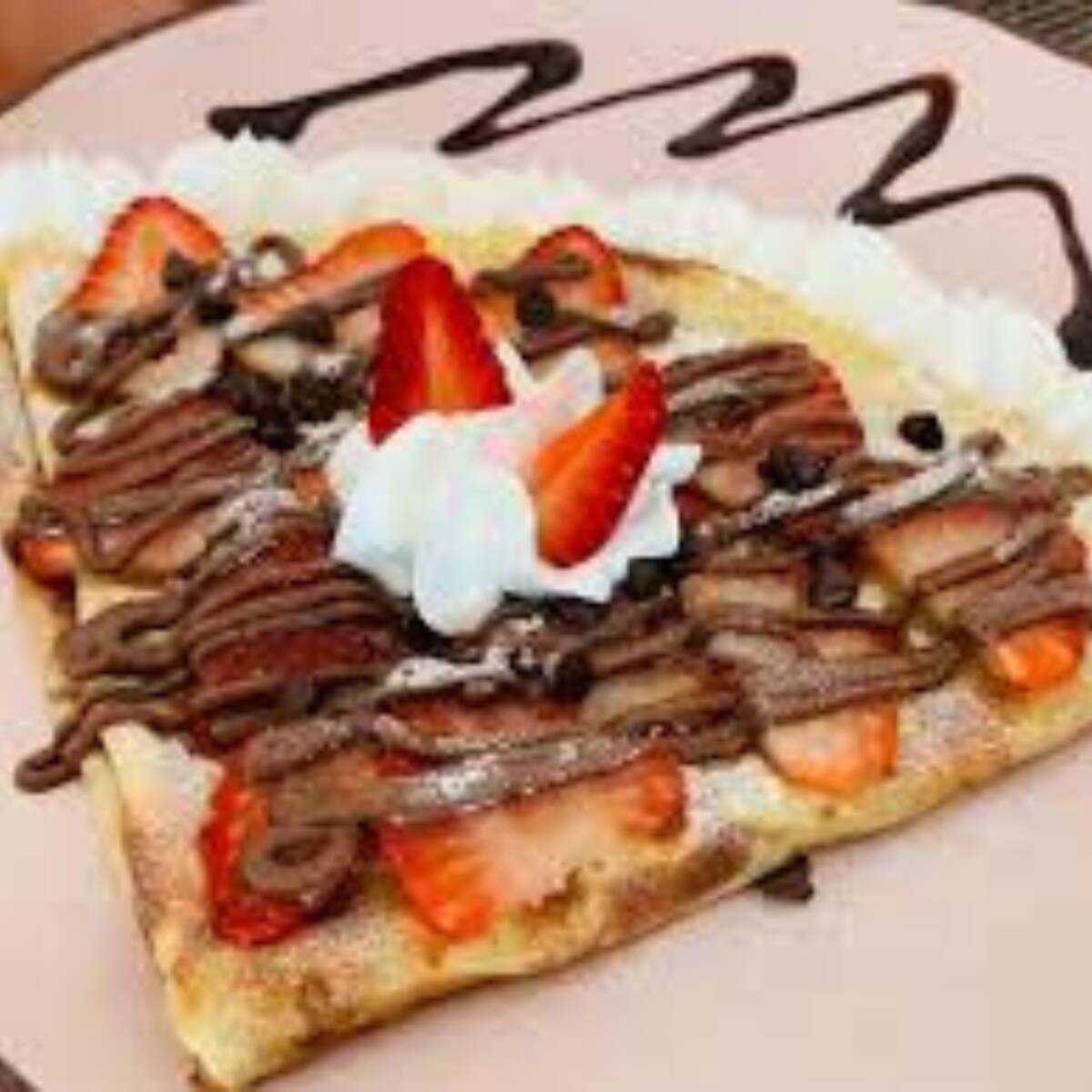 Crepa rellena de nutella queso crema y fresa