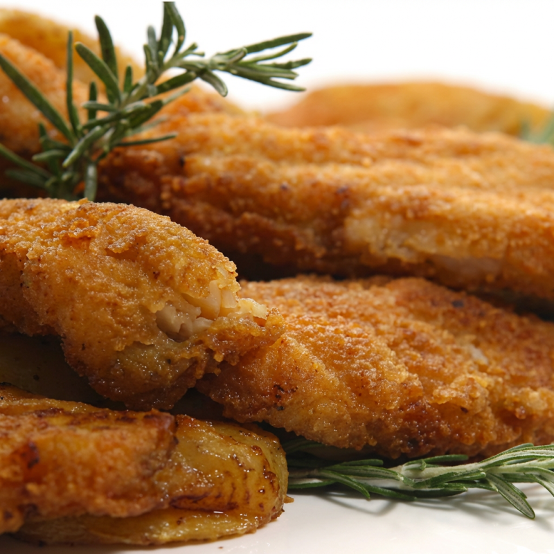 Venha experimentar uma explosão de sabores com o nosso irresistível Filé de Dourado à Milanesa! ️ Com um preparo especial que garante uma crocância perfeita por fora e uma suculência incrível por dentro, este prato é acompanhado de batatas salteadas douradas e temperadas, trazendo um toque caseiro que vai fazer você querer mais!
