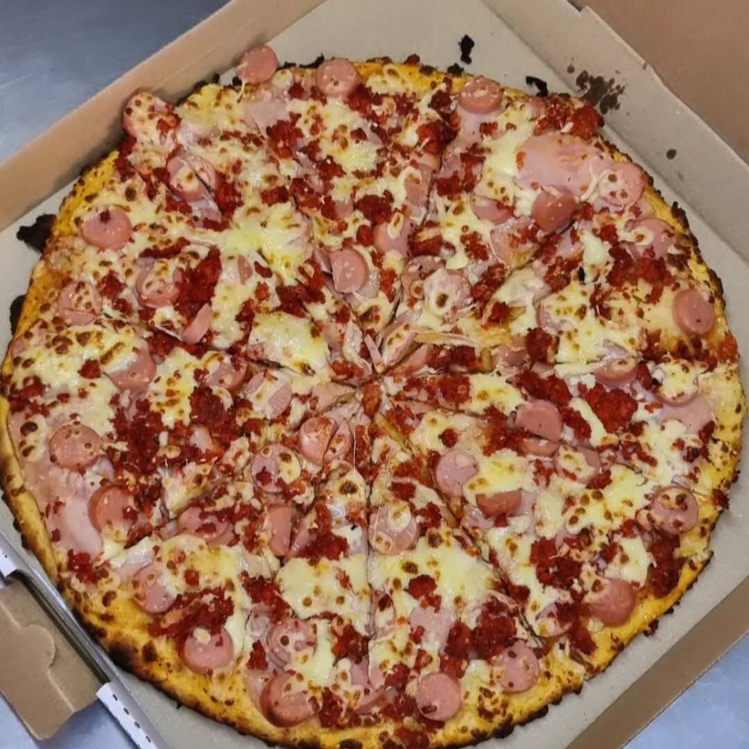Pizza tres carnes