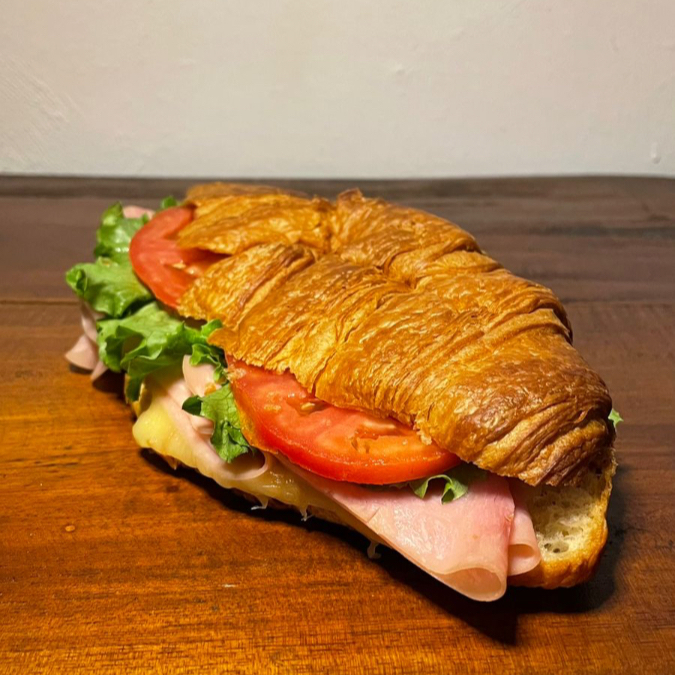 Cuernito de Jamón y Queso