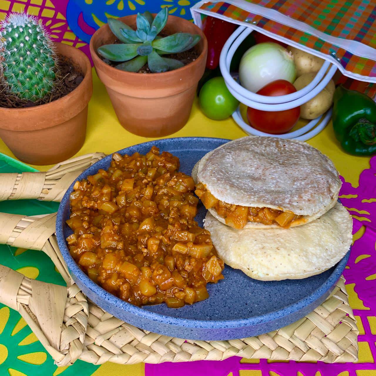 Gordita De Maíz Picadillo Rojo