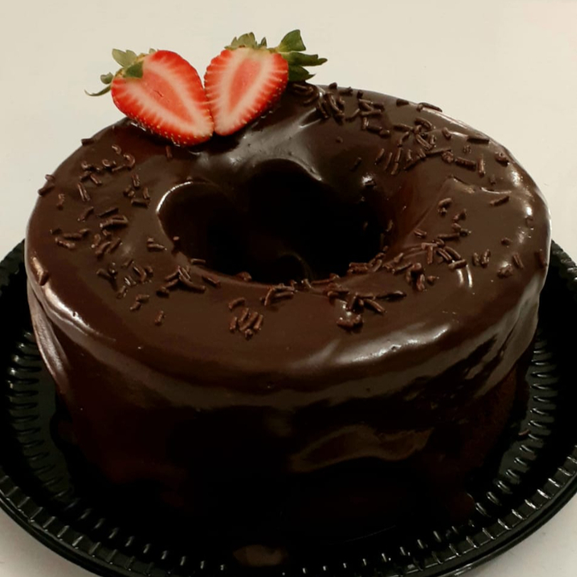 Lindo, delicioso e deixa um gostinho de quero mais na boca. Rede em media 8 fatias, perfeito para compartilhar. Aproximadamente 700g.