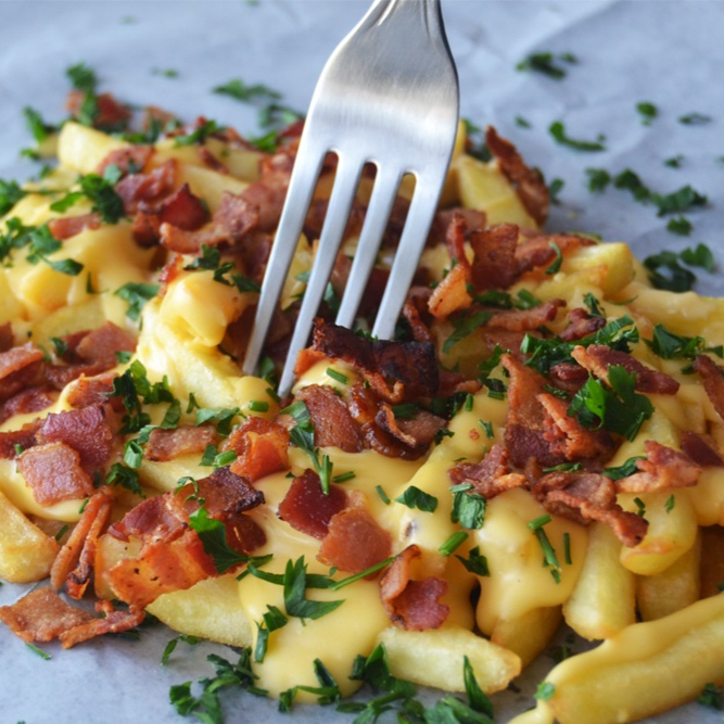Papas con queso y tocino