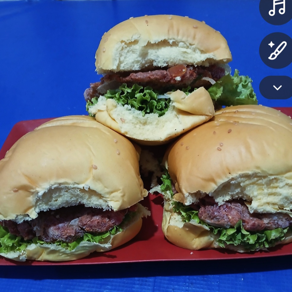 Carne Caseria maionese Caseria ketchup salada