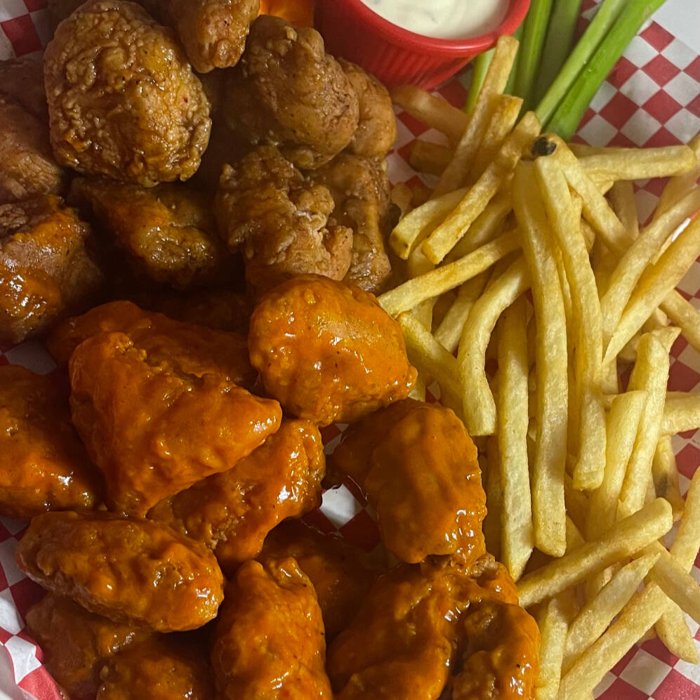 Medio kilo de Boneless con papas