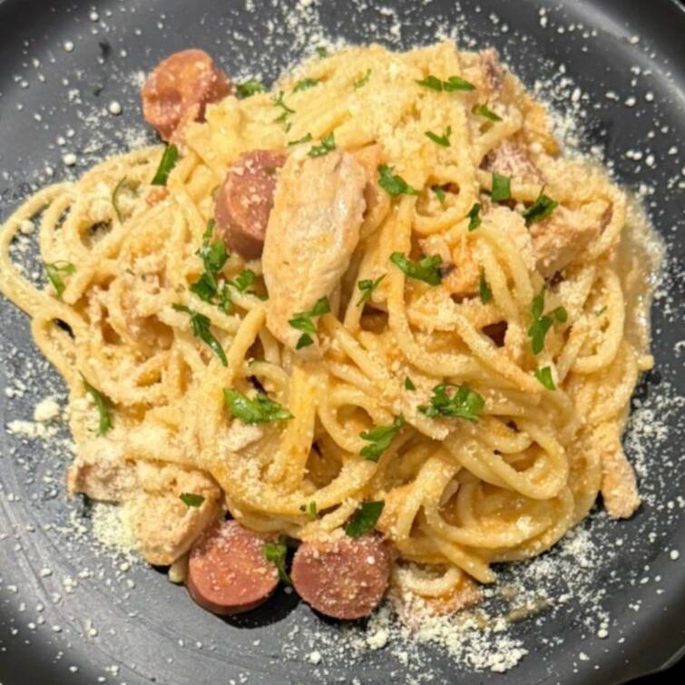 SPAGUETI CON CARNES FRIAS & POLLO