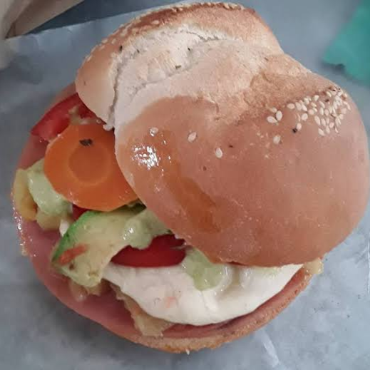 torta de pan amarillo de carne enchilada