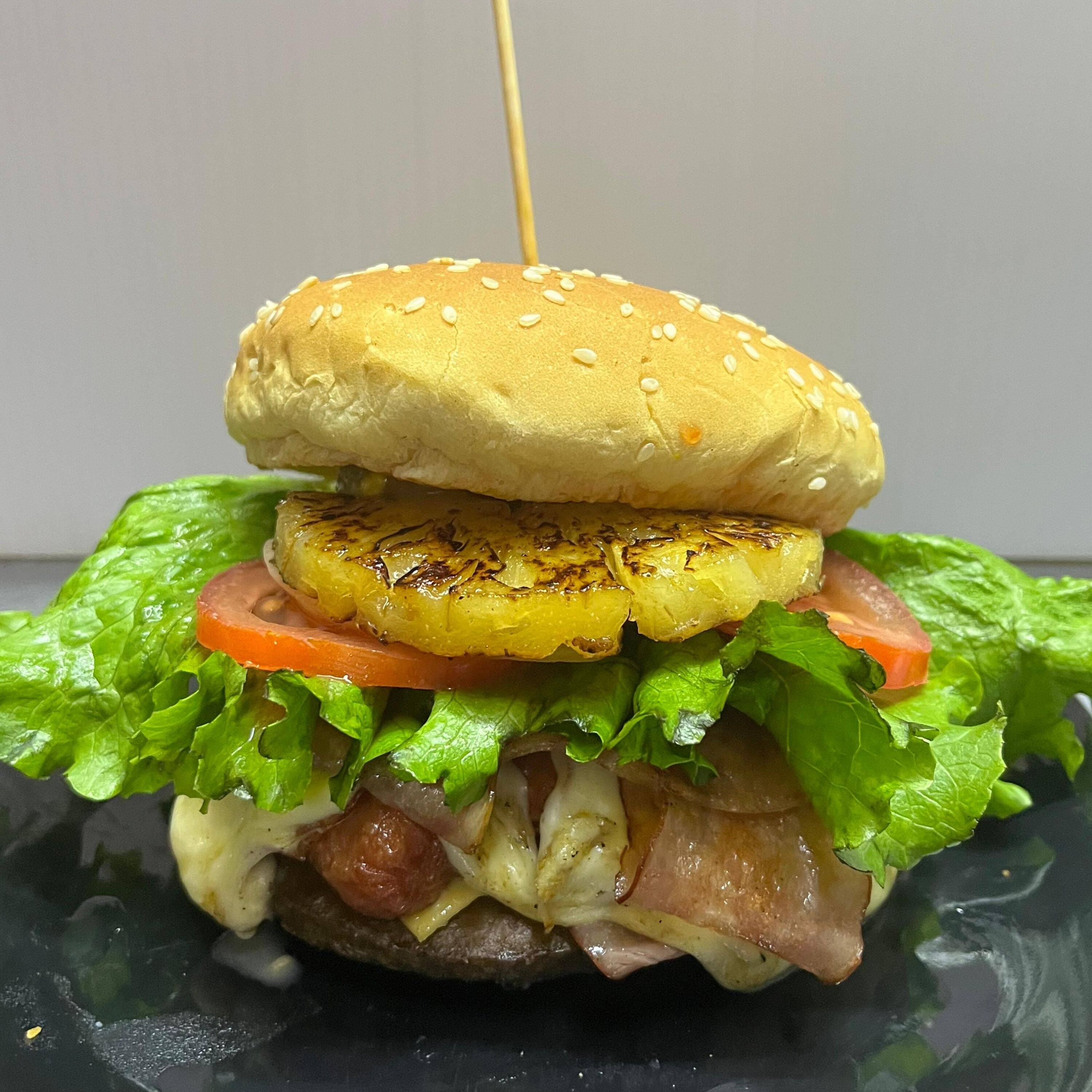 Hamburguesa Especial Piña. 2025