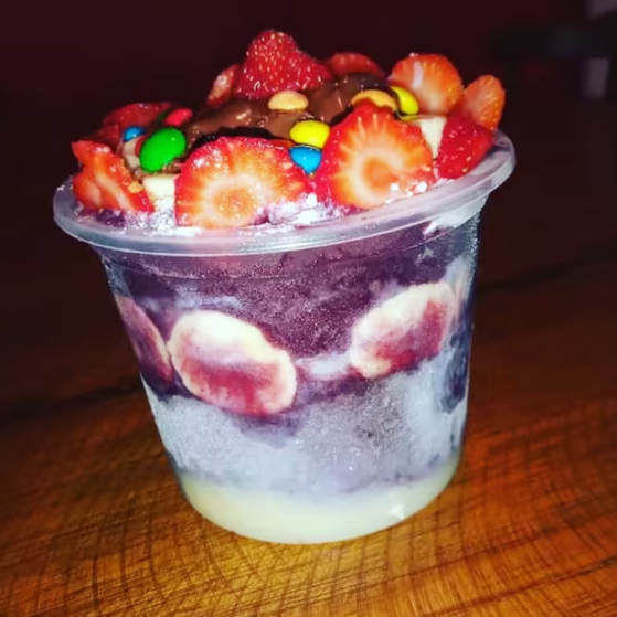 Açaí irresistível com os melhores acompanhamentos: leite condensado, Nutella, morango, granola, banana, disquete e leite em pó, Paçoca! Uma combinação perfeita para quem ama sabor e cremosidade. Venha experimentar e se surpreender!
