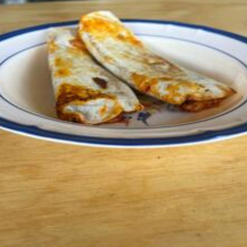 QUESADILLAS DE TINGA CON CHIPOTLE