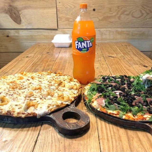 2 PIZZAS GOURMET GRANDES Y 1 REFRESCOS 2LT
