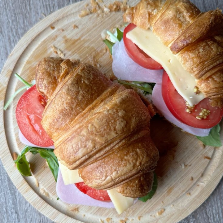 Croissant Clásico Bien Reportado!