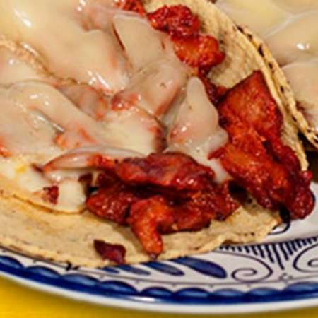TACO PASTOR CON QUESO