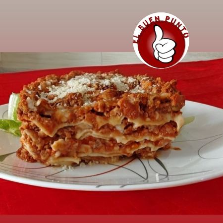 Lasaña de Carne con Guarnición