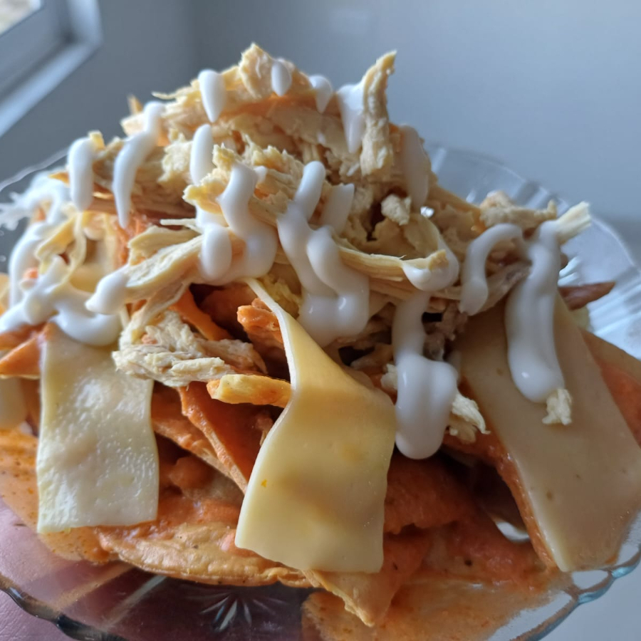 CHILAQUILES AL CHIPOTLE CON POLLO