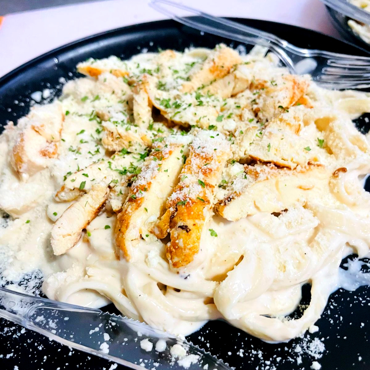 Pasta Alfredo con Pollo