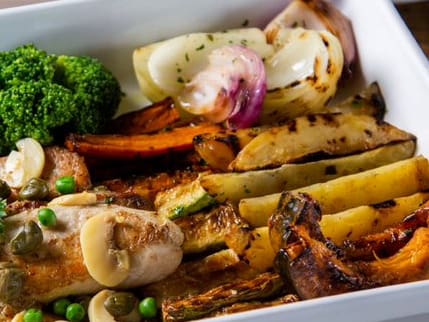 Legumes: abobrinha, abóbora japonesa, batata, brócolis cebola Branca, cenoura, cebola roxa.Embalagem já inclusa no preço.