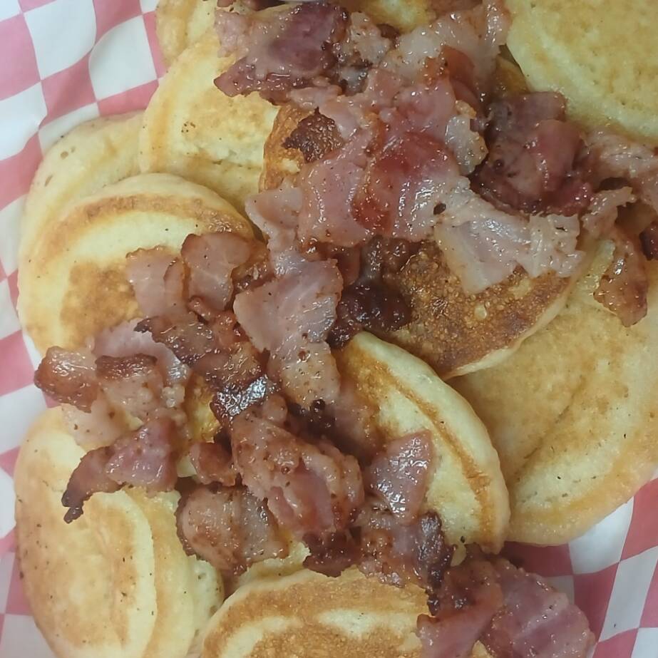Mini Hot Cakes con Tocino 18 Piezas