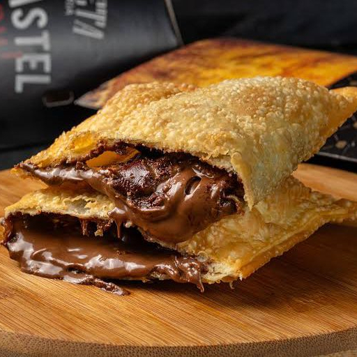 Massa crocante e douradinha com recheio de chocolate em barra derretido, sabor marcante e irresistível a cada mordida!