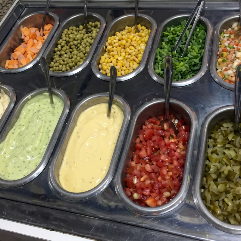 Sim, aqui você escolhe os ingredientes que acompanham seu hot. Com preço inicial incluso pão e uma salsicha o resto fica por sua conta. Escolha seu adicionais...