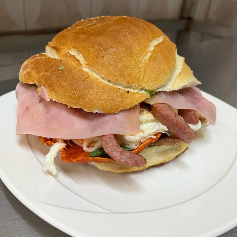 Cemita de Salchicha .