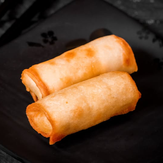 Combo perfeito para quem quer o melhor dos dois mundos! Aqui voce escolhe 3 Harumakis (2 salgados + 1 doce) + Refrigerante 200ml.