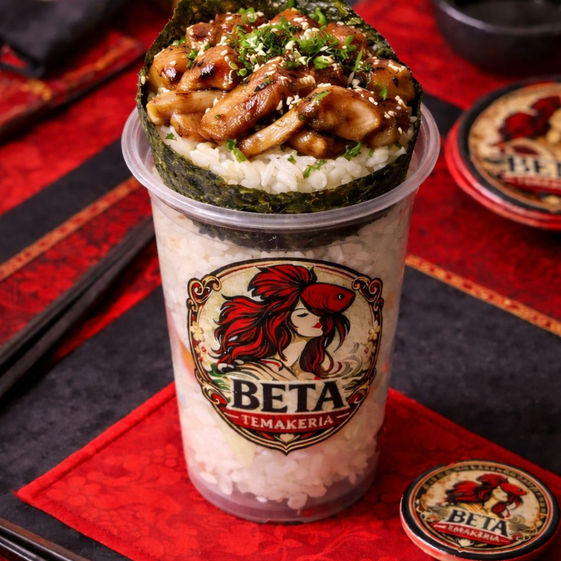 Arroz japonês, cogumelos shimej grelhado no alho e azeite e cebolinha