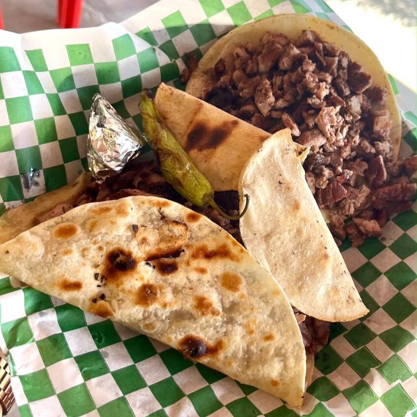 Taco de Harina Puerco Marinado