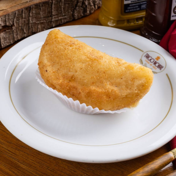 Cuidadosamente preparado por nossos chefs, este delicioso risole é crocante por fora, com um recheio suave e saboroso por dentro. Clique e escolha a opção desejada!