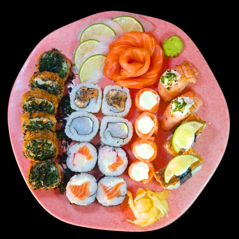 Este item acompanha 1 molho teriyaki/tarê (30ml), 1 molho shoyo (30ml) e 2 hashis. 12 sushis variados, 4 gunkans, 8 sashimis (salmão/tilápia), 6 hots filadélfia.