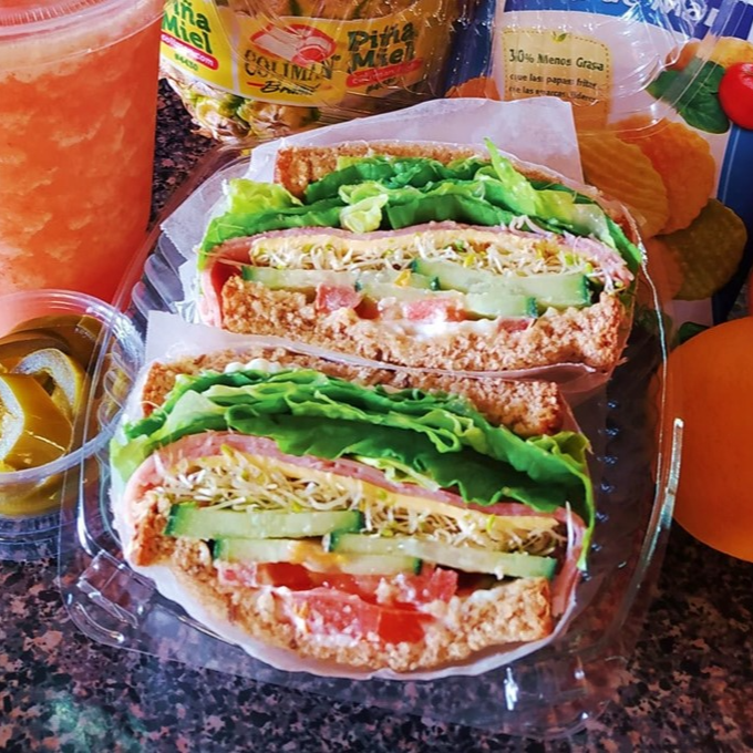 Sándwich jamon de pavo con queso