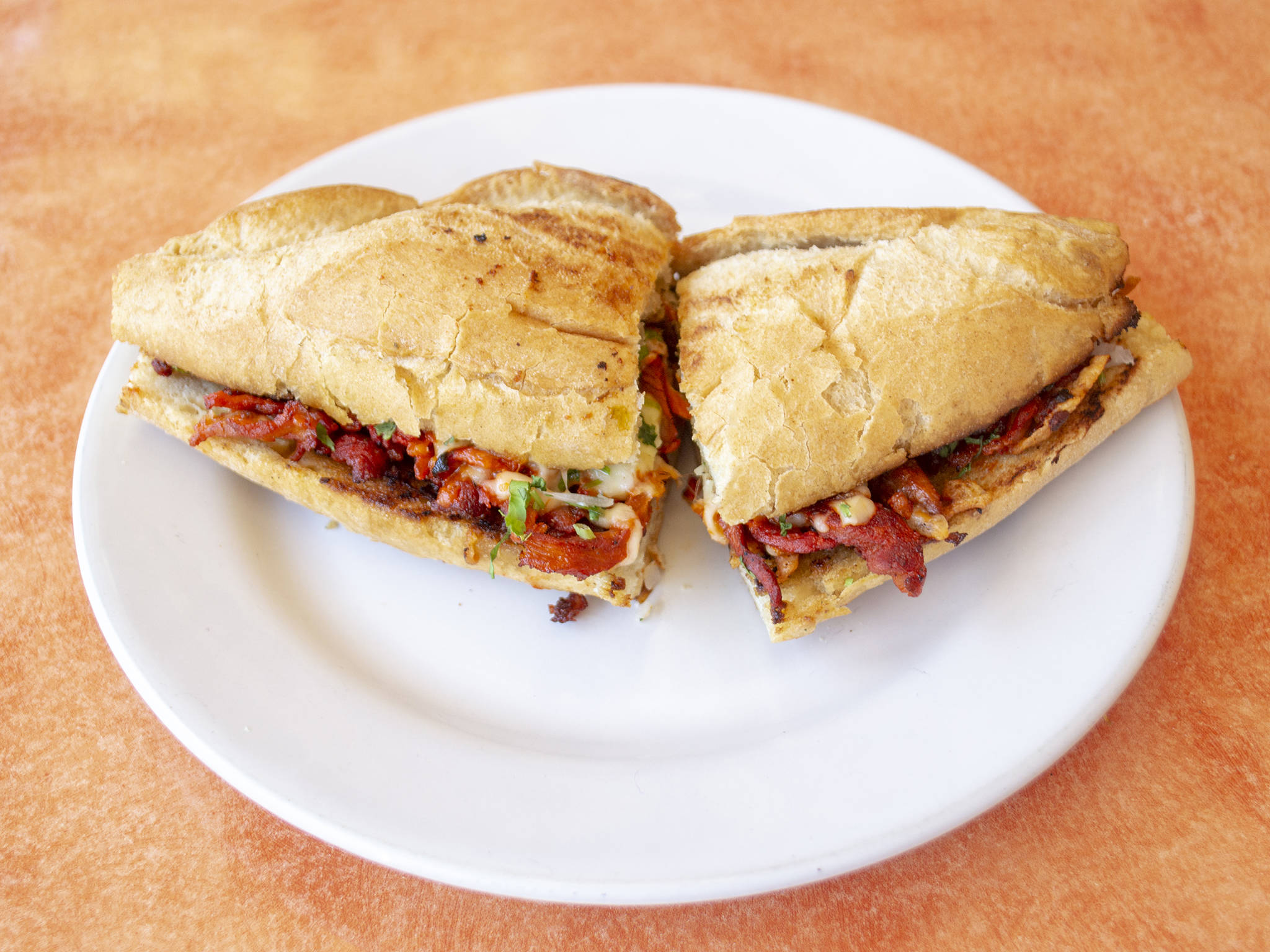 Lonche de Bistec con Queso