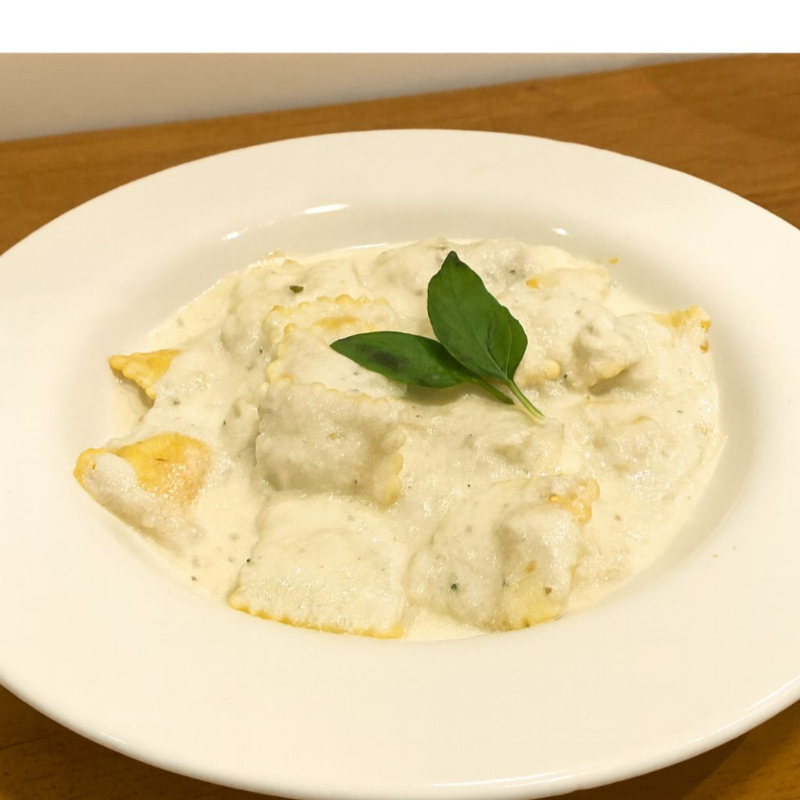 massa fresca, recheado com carne, molho branco da Dotrigo.