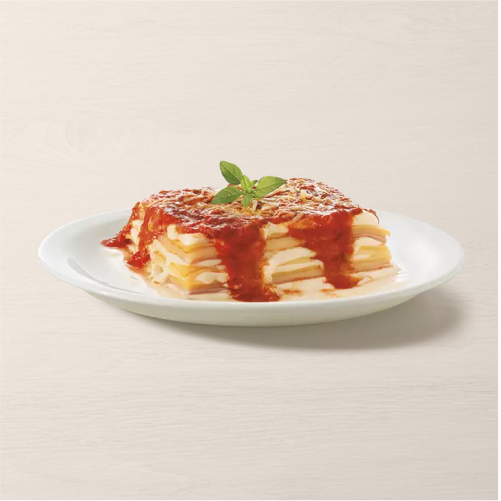 Clássica receita com queijo, presunto, molho de tomate, parmesão ralado, tomate-cereja, azeite temperado e mais queijo gratinado por cima.