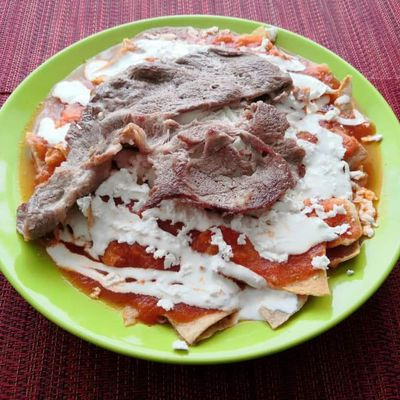 Chilaquiles Rojos Bistec