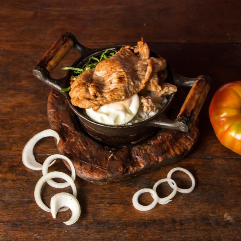 Tropeiro, Arroz, Couve, Ovo, Torresmo e bife Porco