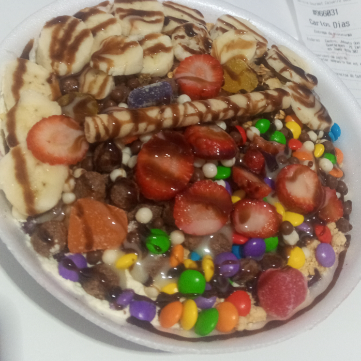 4 complementos, 2 frutas e 2 calda.