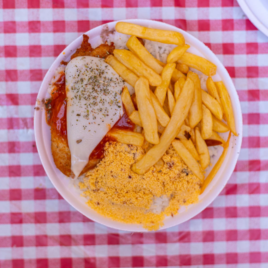 Arroz,feijão,batata,frita,farofa + frango aparmegina