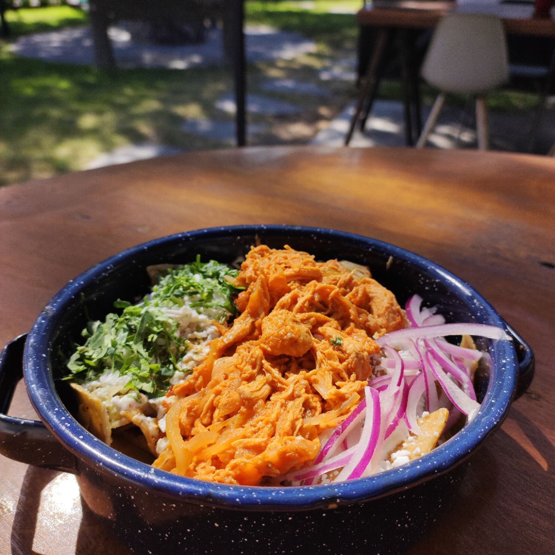 Chilaquiles a la Brava con Cochinita Pibil
